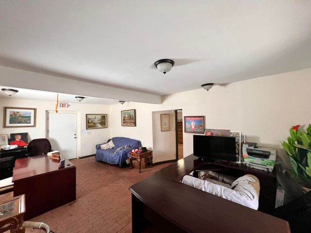 524 Gibson Boulevard SE, Albuquerque, NM 87102