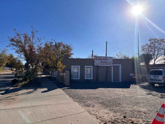 524 Gibson Boulevard SE, Albuquerque, NM 87102