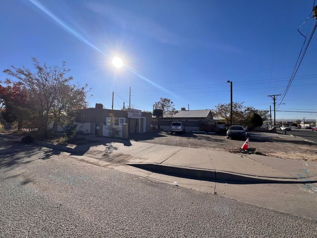 524 Gibson Boulevard SE, Albuquerque, NM 87102