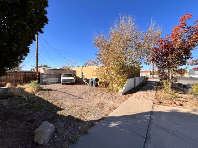 524 Gibson Boulevard SE, Albuquerque, NM 87102