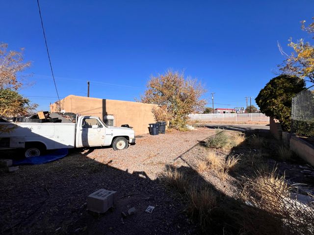 524 Gibson Boulevard SE, Albuquerque, NM 87102
