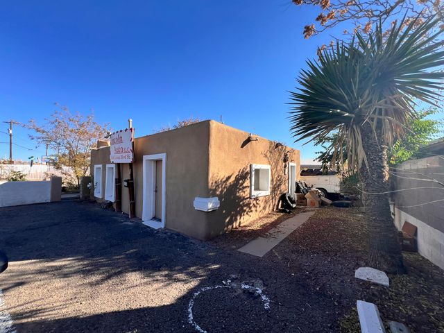 524 Gibson Boulevard SE, Albuquerque, NM 87102