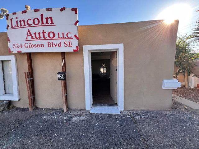 524 Gibson Boulevard SE, Albuquerque, NM 87102