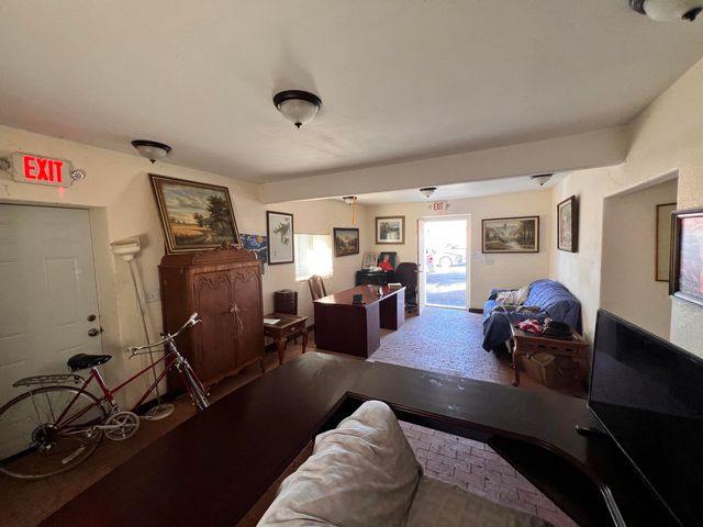 524 Gibson Boulevard SE, Albuquerque, NM 87102