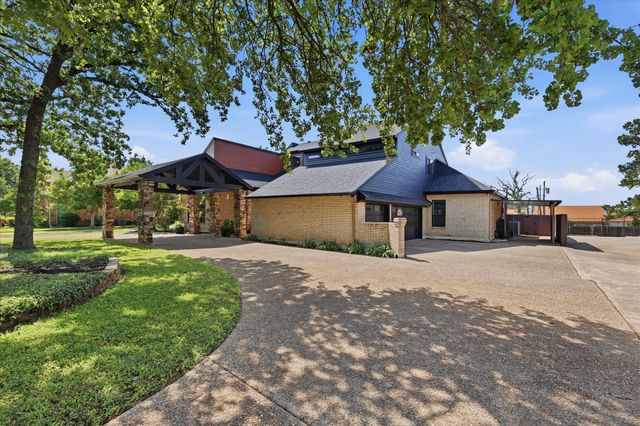 301 Chapelwood Drive, Colleyville, TX 76034