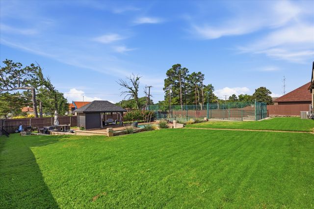 301 Chapelwood Drive, Colleyville, TX 76034