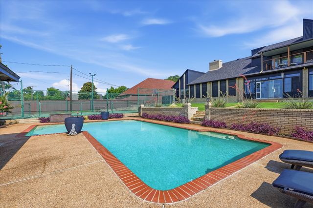 301 Chapelwood Drive, Colleyville, TX 76034