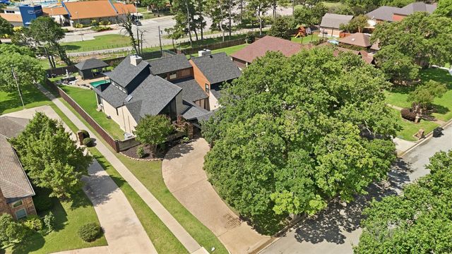 301 Chapelwood Drive, Colleyville, TX 76034
