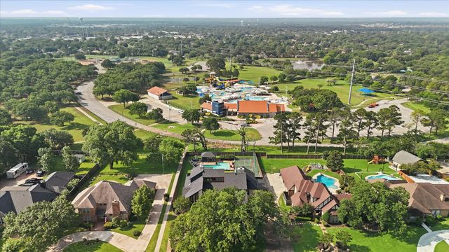 301 Chapelwood Drive, Colleyville, TX 76034