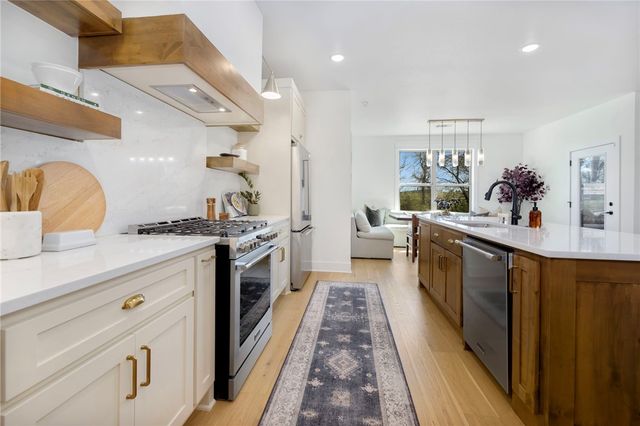 1339 Padova Avenue, Tontitown, AR 72762