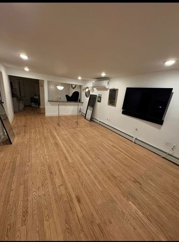 449 Frankfort St, Boston, MA 02128