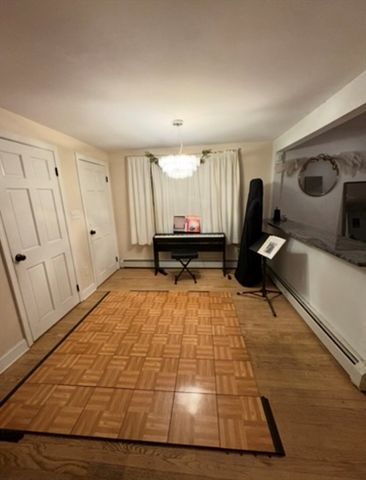 449 Frankfort St, Boston, MA 02128