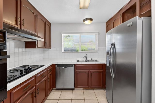 1581 Barstow Avenue, Clovis, CA 93611