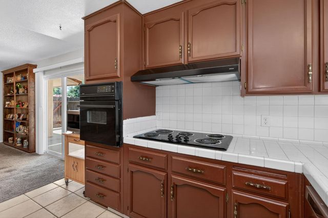 1581 Barstow Avenue, Clovis, CA 93611