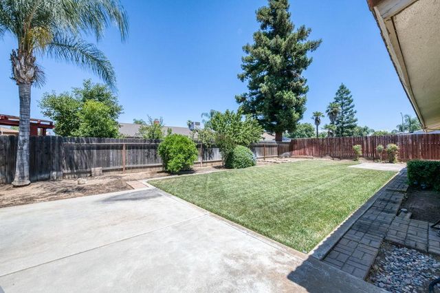 1581 Barstow Avenue, Clovis, CA 93611