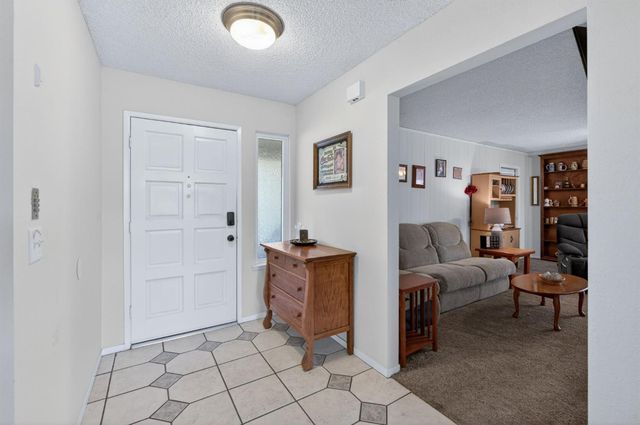 1581 Barstow Avenue, Clovis, CA 93611