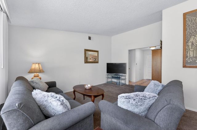 1581 Barstow Avenue, Clovis, CA 93611