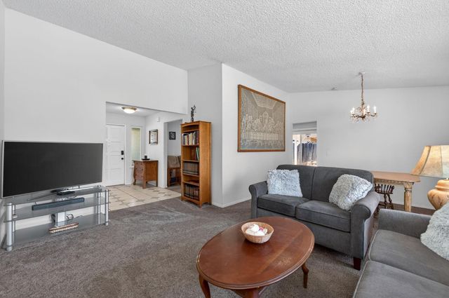 1581 Barstow Avenue, Clovis, CA 93611