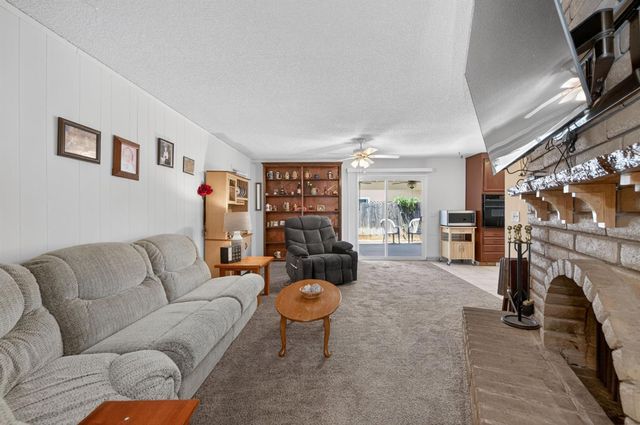 1581 Barstow Avenue, Clovis, CA 93611