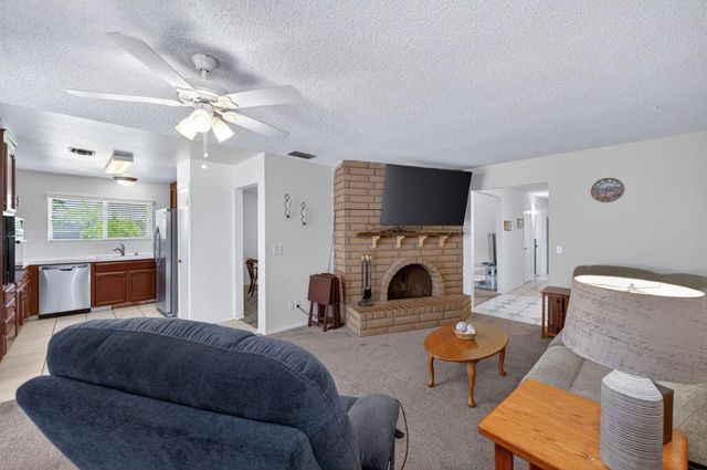 1581 Barstow Avenue, Clovis, CA 93611