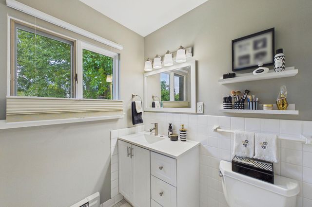6005 Eden Prairie Road 210, Edina, MN 55436