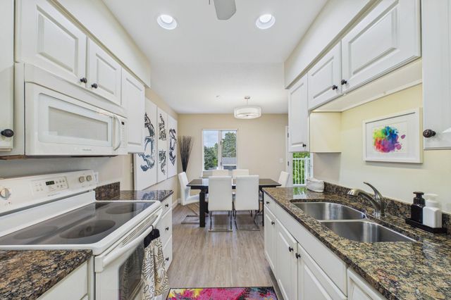 6005 Eden Prairie Road 210, Edina, MN 55436
