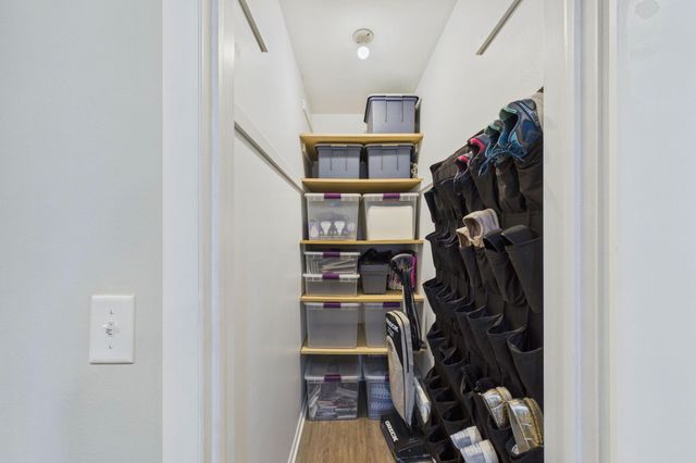 6005 Eden Prairie Road 210, Edina, MN 55436