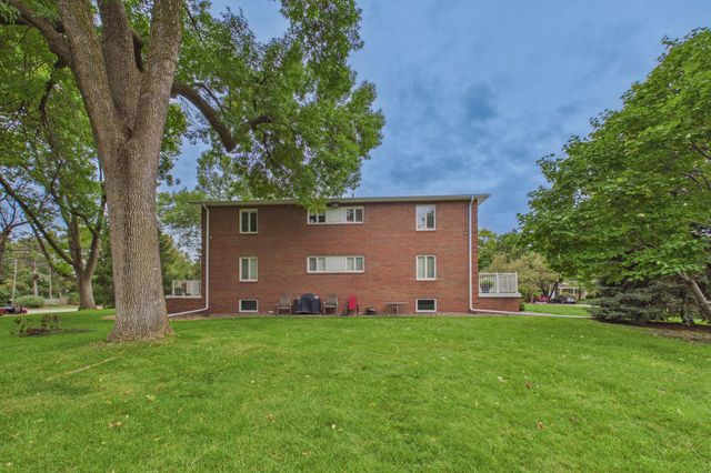 6005 Eden Prairie Road 210, Edina, MN 55436