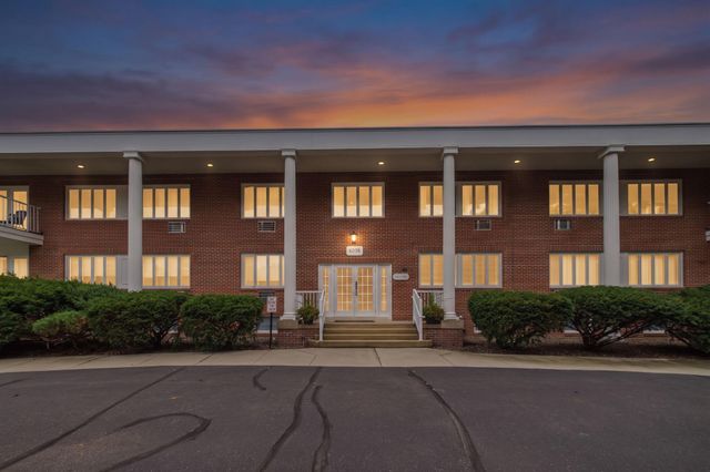 6005 Eden Prairie Road 210, Edina, MN 55436