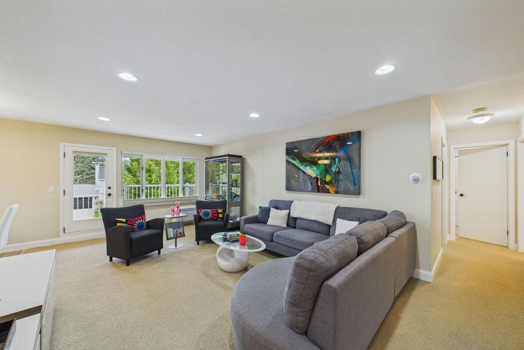 6005 Eden Prairie Road 210, Edina, MN 55436 — exterior