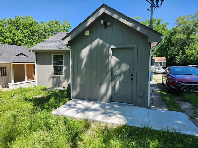 3013 E 77 Terrace, Kansas City, MO 64132