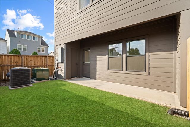 1614 Ojeman Road E, Houston, TX 77055