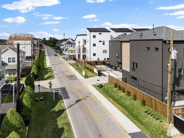 1614 Ojeman Road E, Houston, TX 77055