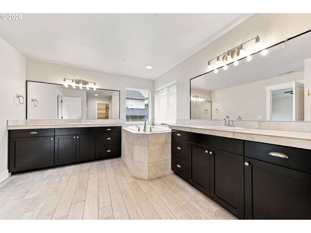 4208 Nw 121ST Cir, Vancouver, WA 98685