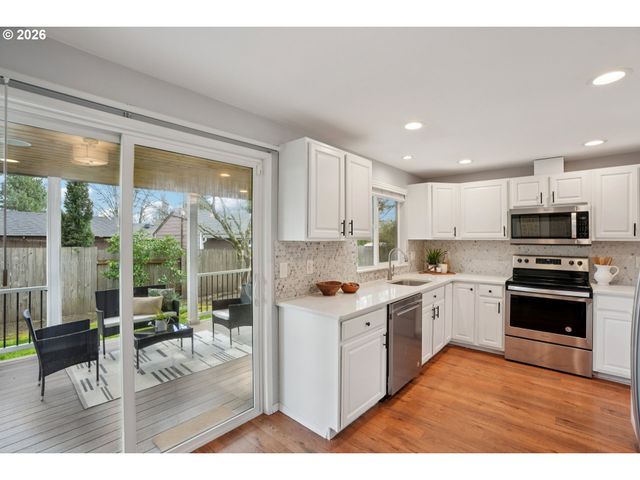 2140 Sw WYNWOOD Ave, Portland, OR 97225