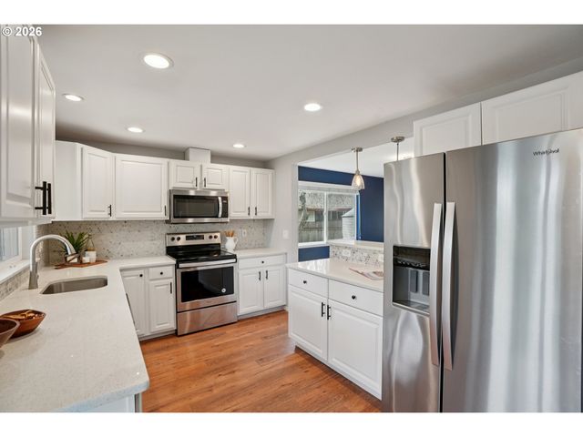 2140 Sw WYNWOOD Ave, Portland, OR 97225