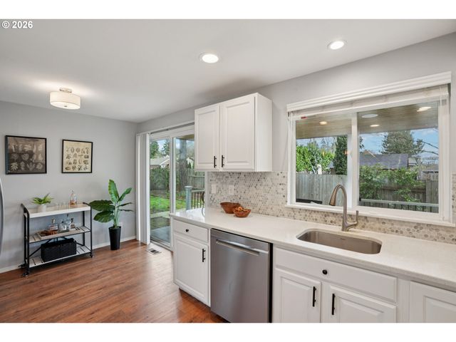 2140 Sw WYNWOOD Ave, Portland, OR 97225