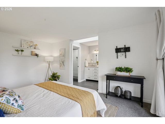 2140 Sw WYNWOOD Ave, Portland, OR 97225