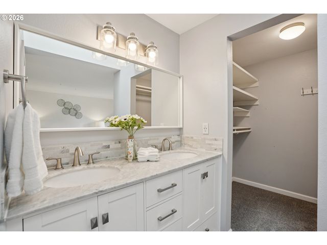 2140 Sw WYNWOOD Ave, Portland, OR 97225