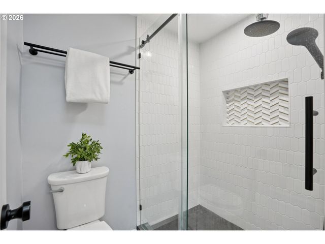 2140 Sw WYNWOOD Ave, Portland, OR 97225