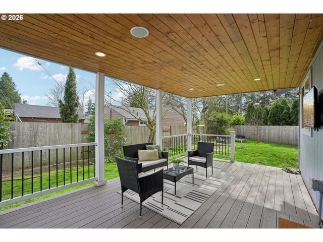 2140 Sw WYNWOOD Ave, Portland, OR 97225