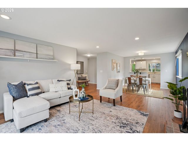 2140 Sw WYNWOOD Ave, Portland, OR 97225