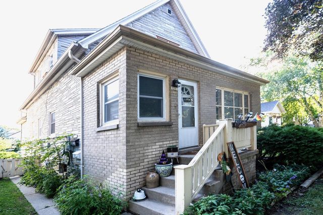 2211 E Holt AVENUE, Milwaukee, WI 53207