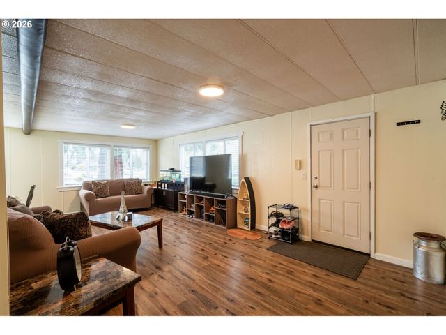 3553 LINDA St, Woodburn, OR 97071