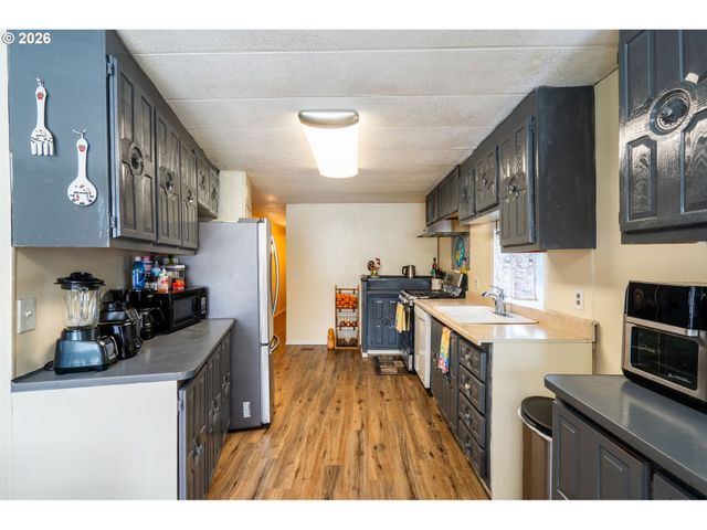 3553 LINDA St, Woodburn, OR 97071