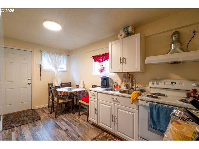 3553 LINDA St, Woodburn, OR 97071