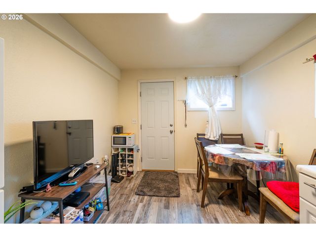 3553 LINDA St, Woodburn, OR 97071