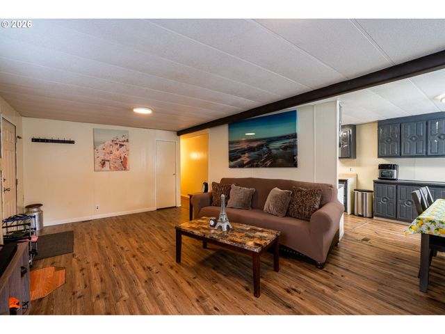 3553 LINDA St, Woodburn, OR 97071