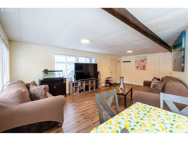 3553 LINDA St, Woodburn, OR 97071