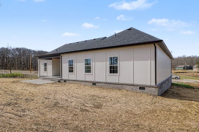 302 Cornerstone Dr, Shelbyville, TN 37160